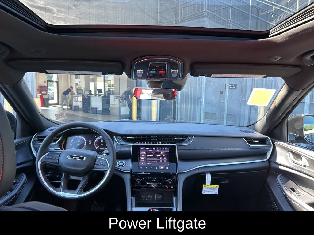 New 2025 Jeep Grand Cherokee Altitude image 15