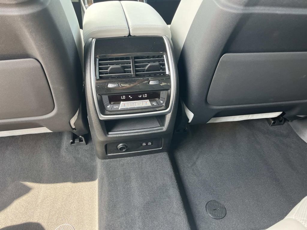 Used 2024 BMW X7 xDrive40i w/ M Sport Package AWD/4WD image 17