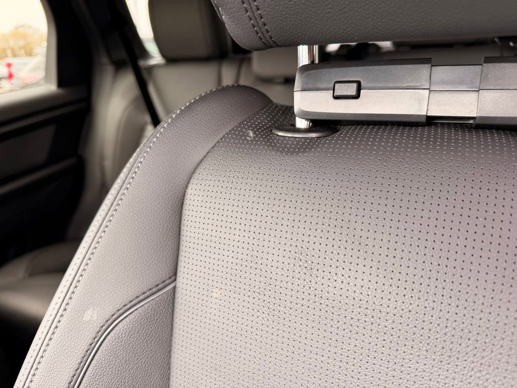 Used 2025 Land Rover Discovery Sport Dynamic SE image 14