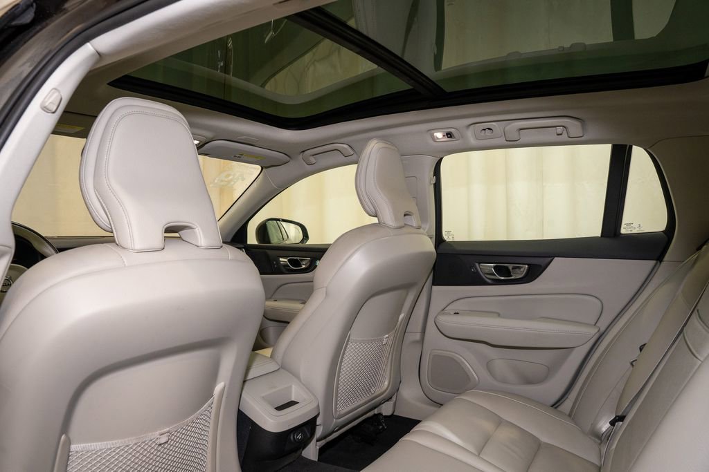 Used 2019 Volvo V60 T5 Momentum image 9