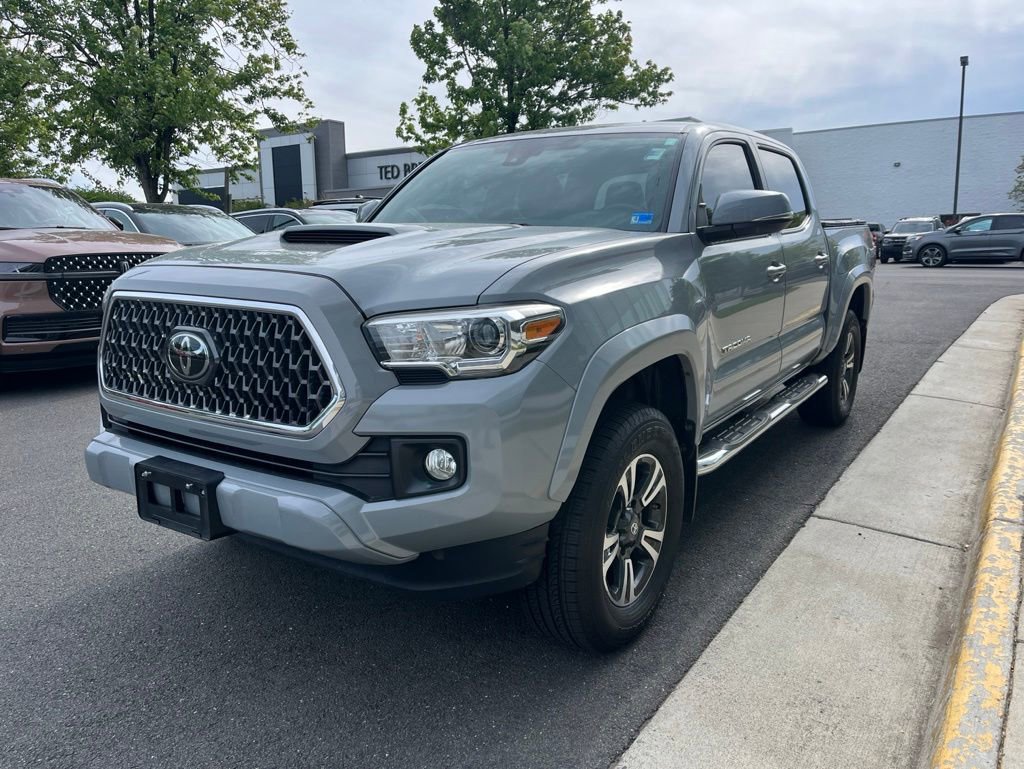 Used 2019 Toyota Tacoma TRD Sport AWD/4WD image 3