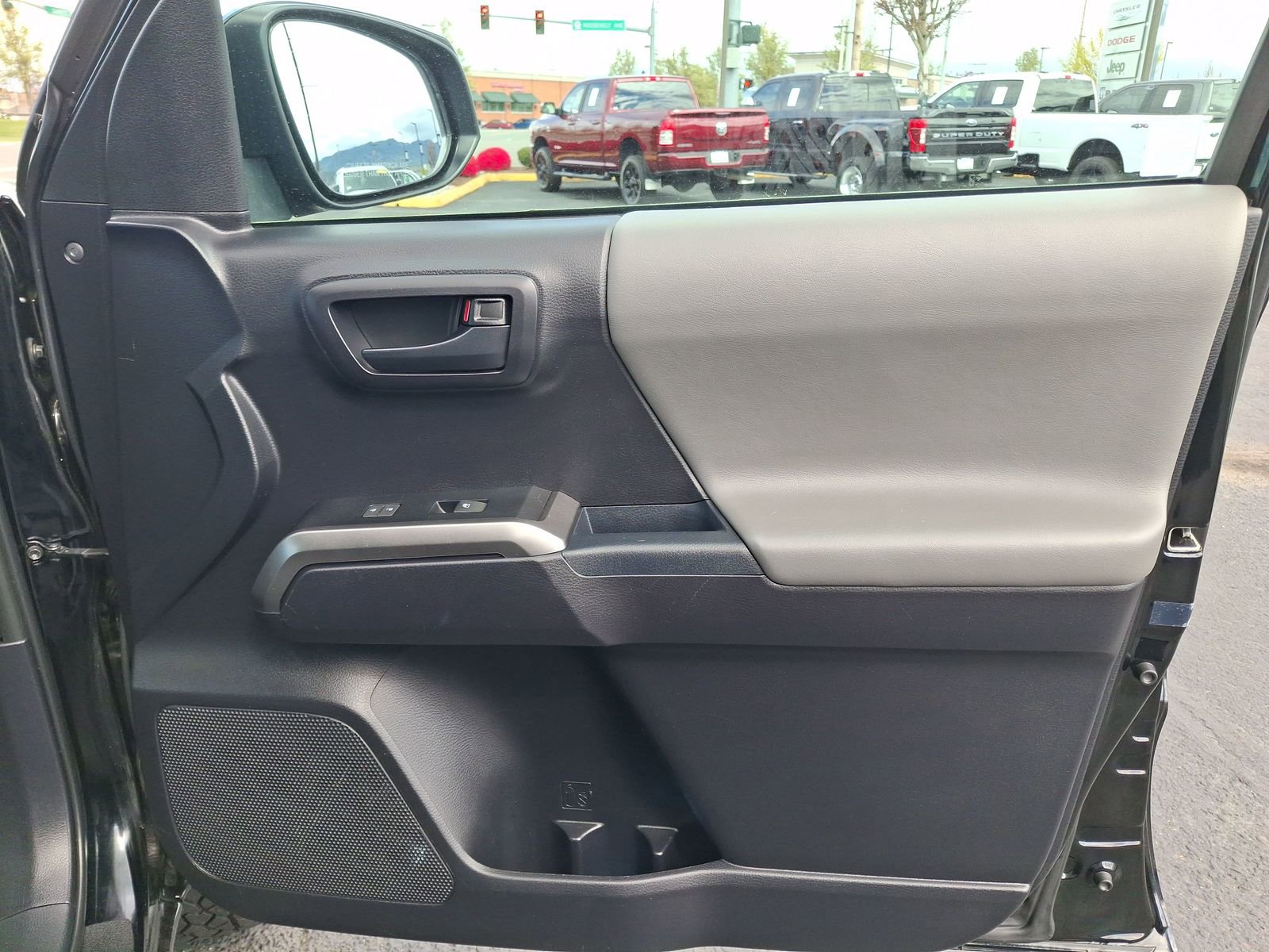 Used 2020 Toyota Tacoma SR5 image 25