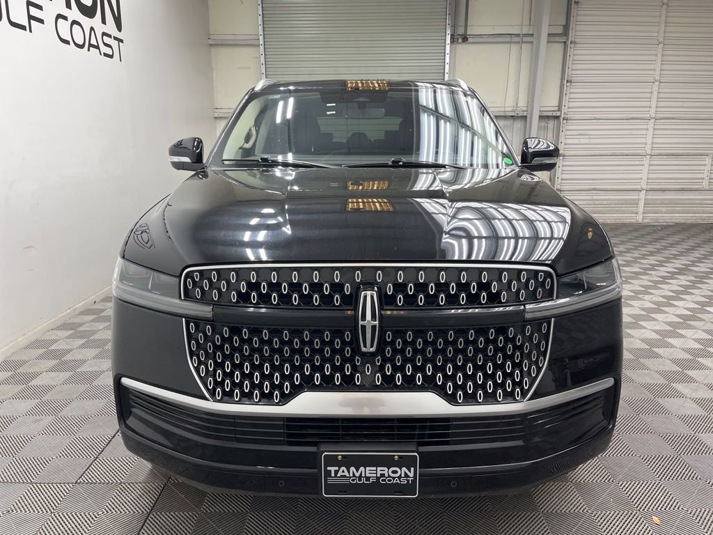 Used 2025 Lincoln Navigator Reserve image 9