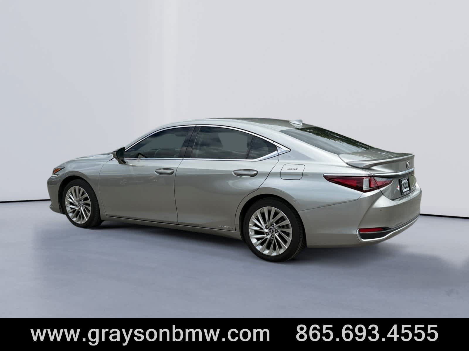 Used 2020 Lexus ES 300h Ultra Luxury w/ Accessory Package 2 FWD image 5
