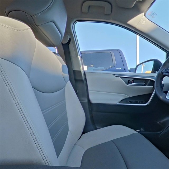 Used 2025 Toyota RAV4 XLE Premium image 27