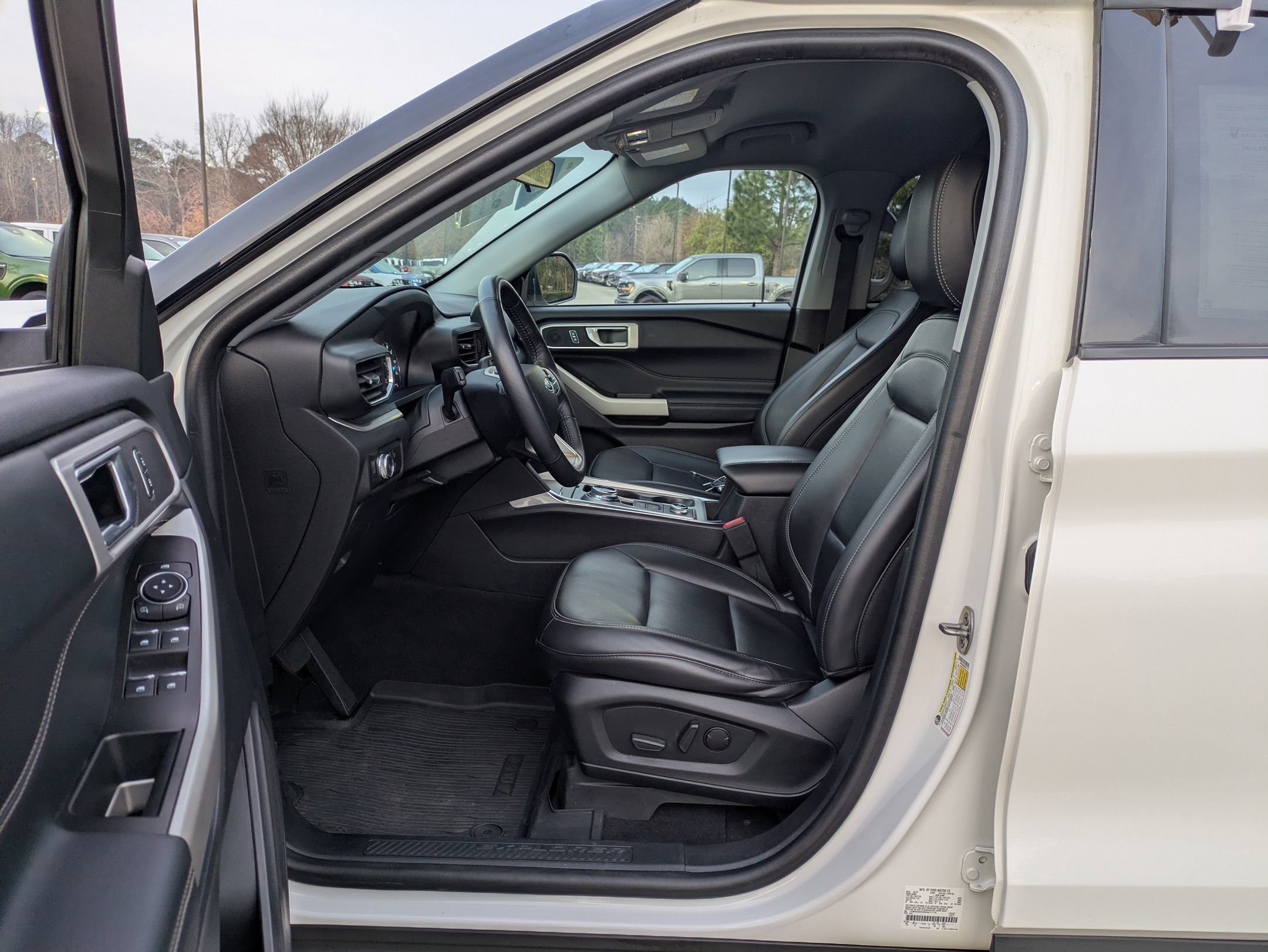 Certified 2022 Ford Explorer XLT w/ Equipment Group 202A image 12