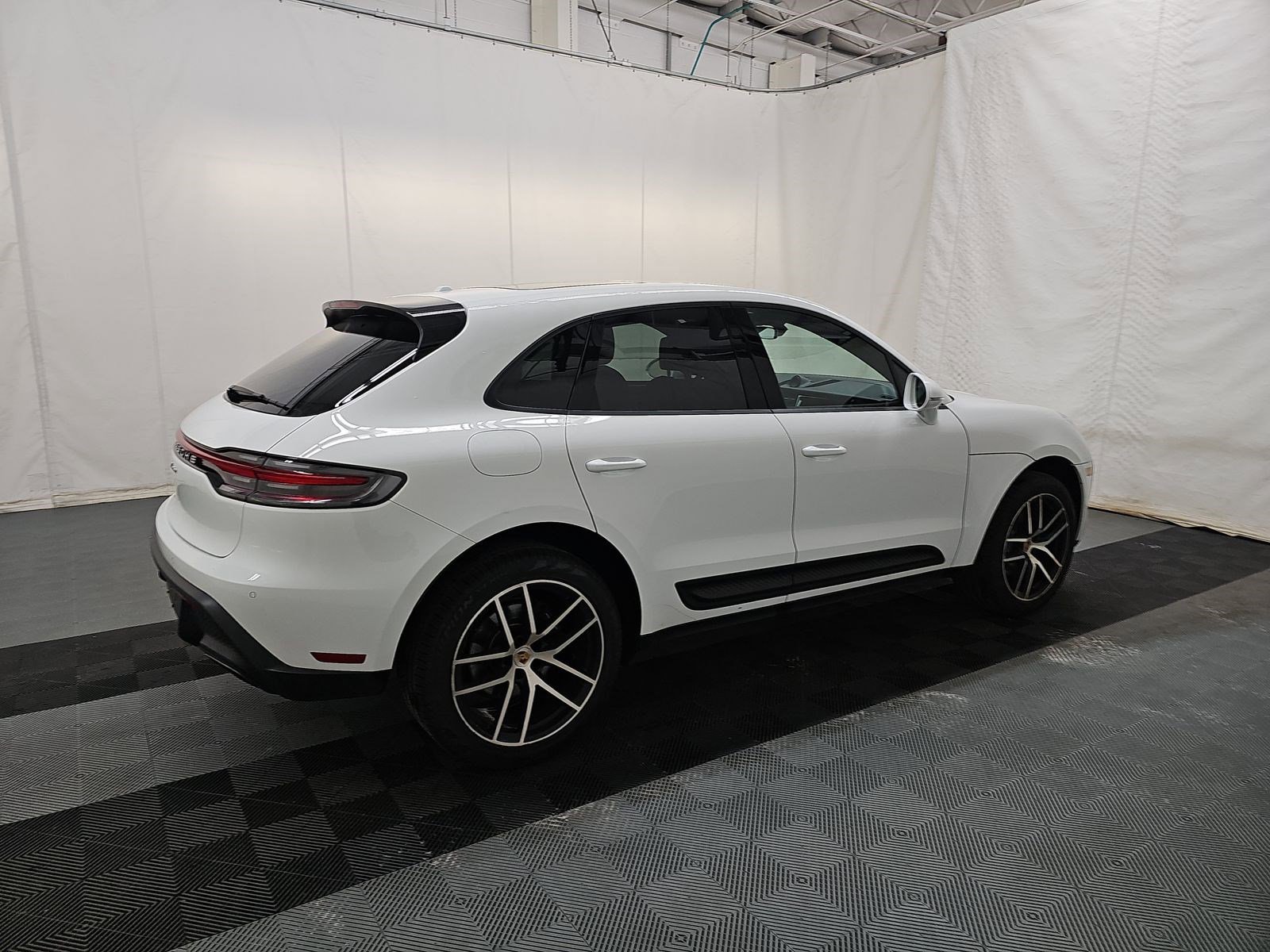 Used 2023 Porsche Macan AWD/4WD image 6
