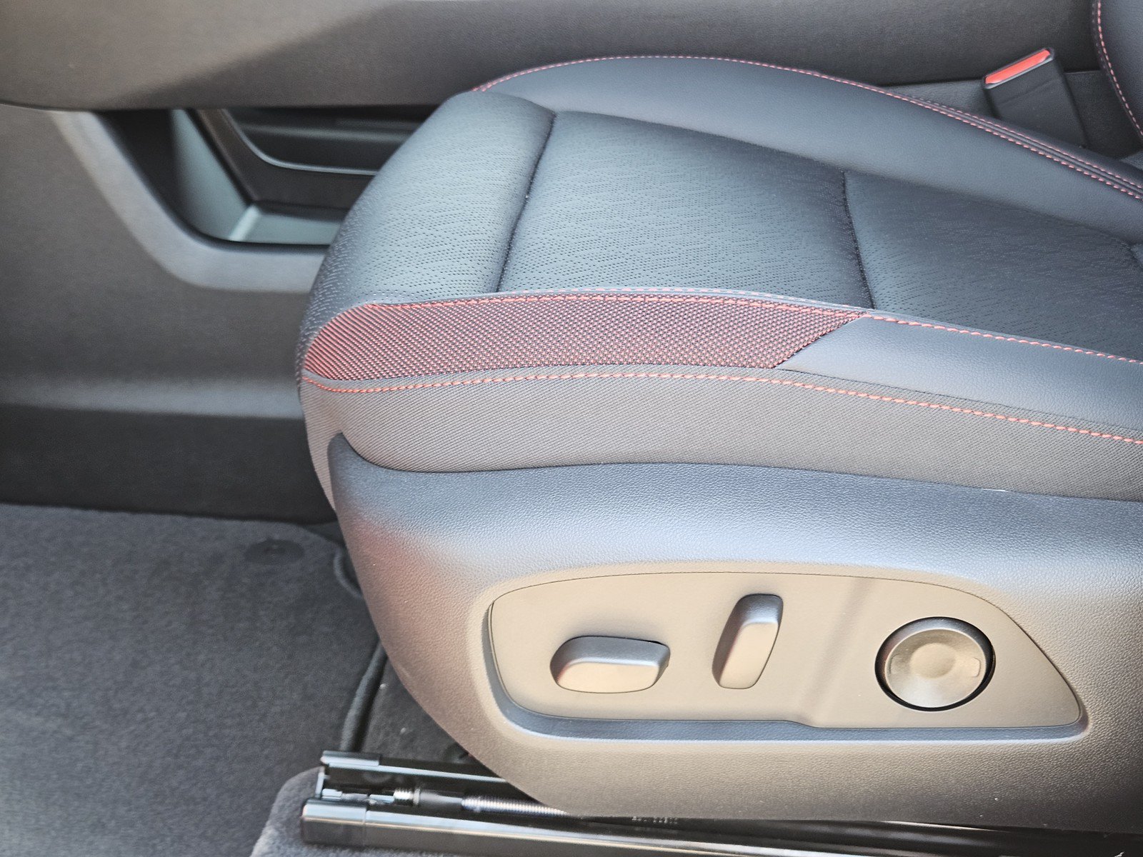 New 2027 Chevrolet Equinox RS w/ Safety and Technology Package FWD image 17