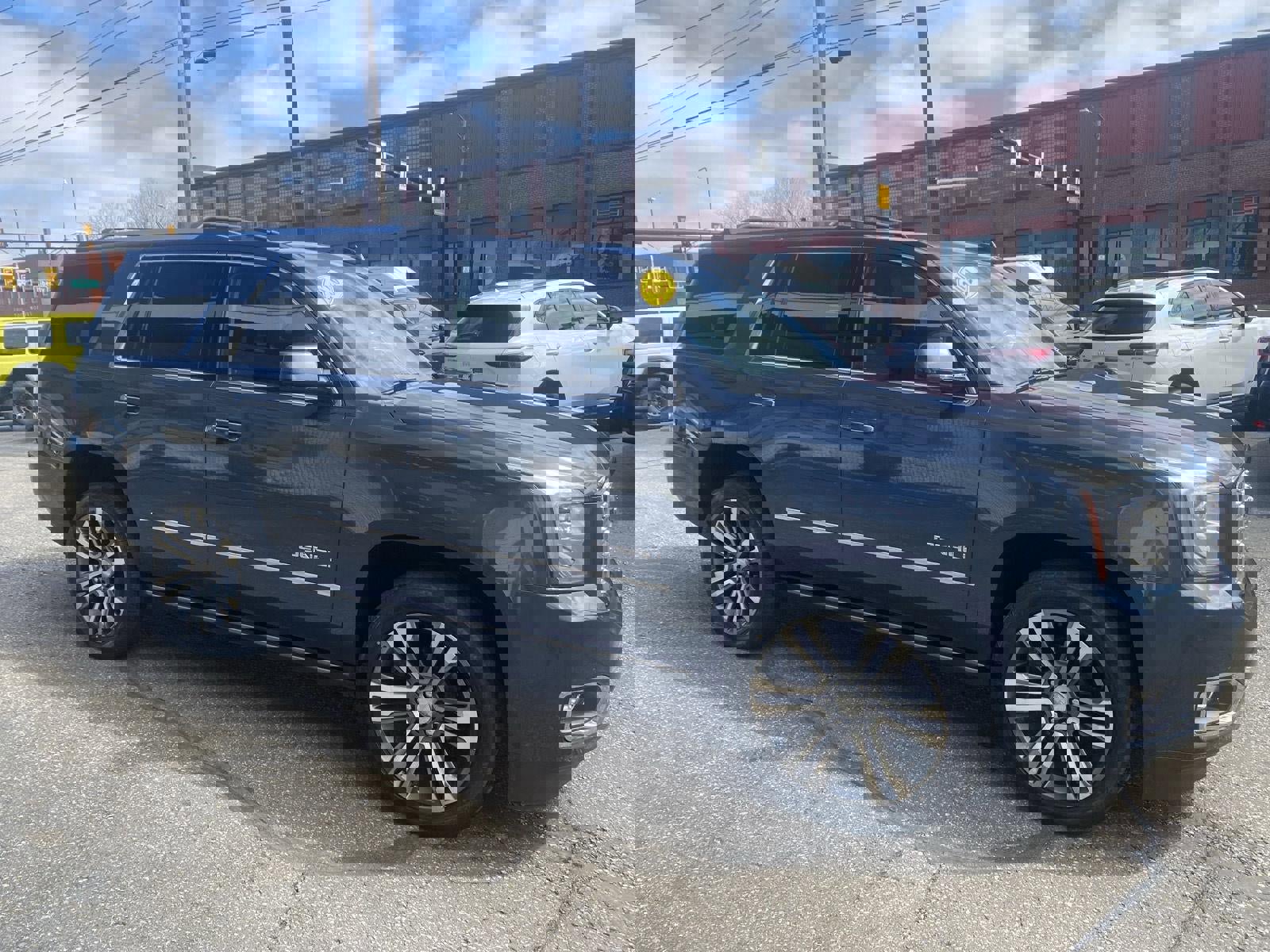 Used 2020 GMC Yukon Denali w/ Denali Premium Package image 10