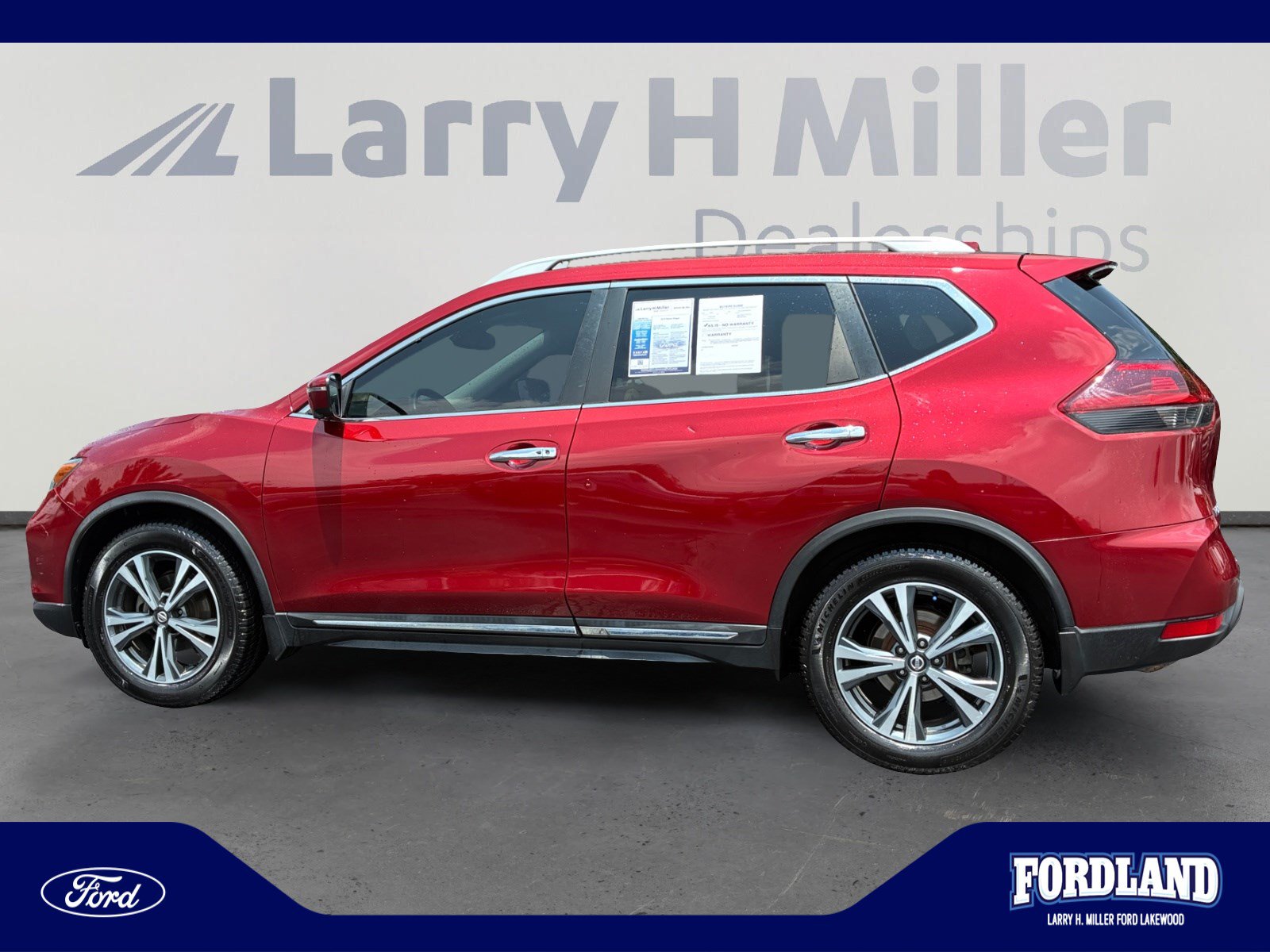Used 2018 Nissan Rogue SL w/ Premium Package FWD image 2