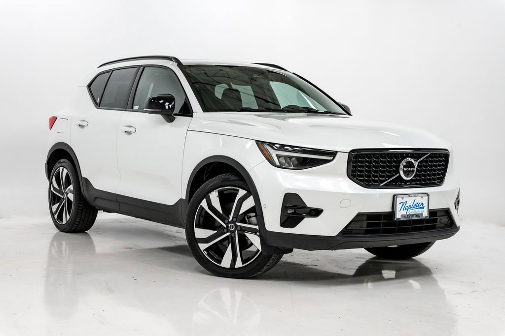 Used 2024 Volvo XC40 B5 Plus w/ Climate Package image 6