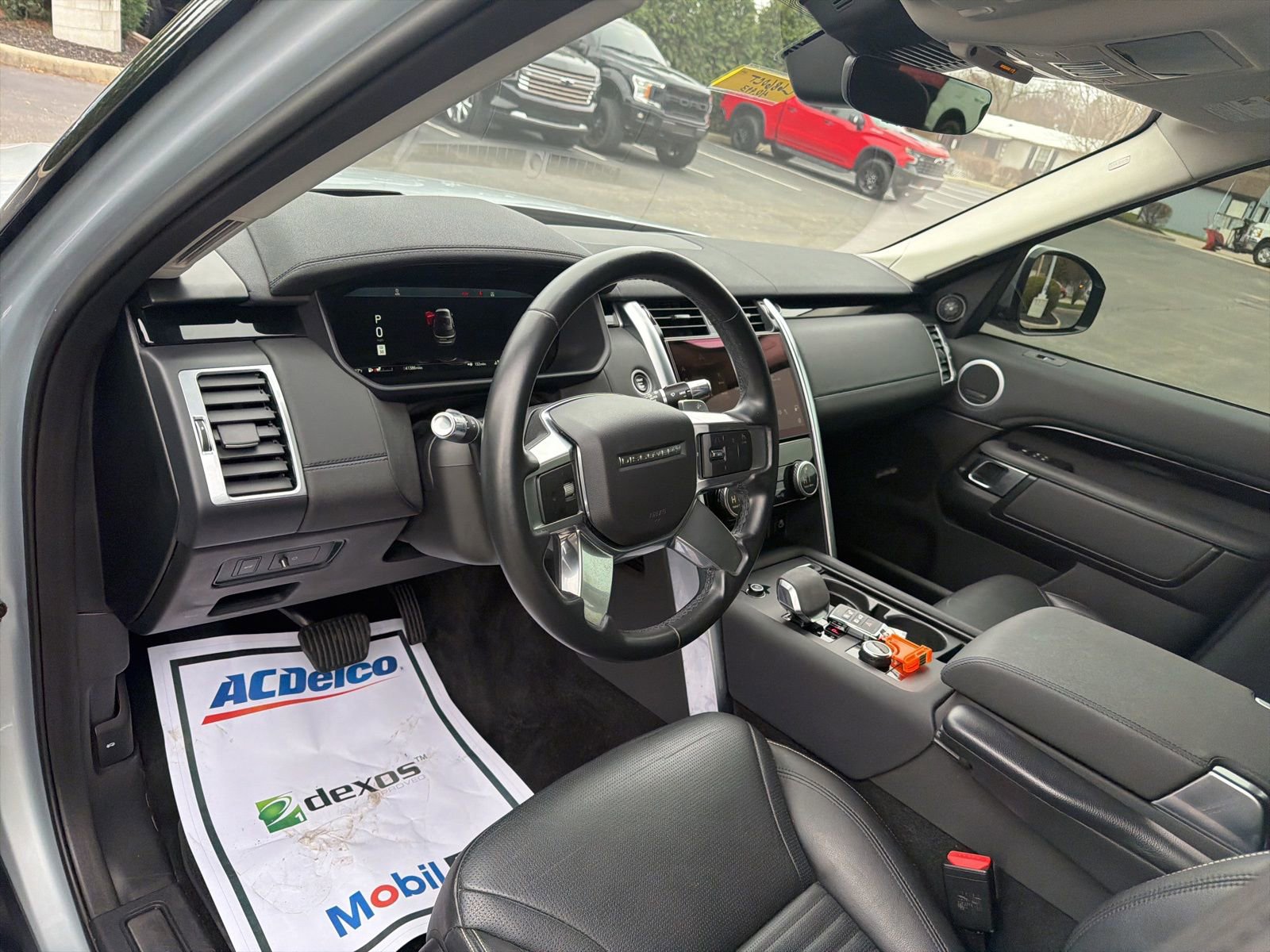 Used 2022 Land Rover Discovery S image 10