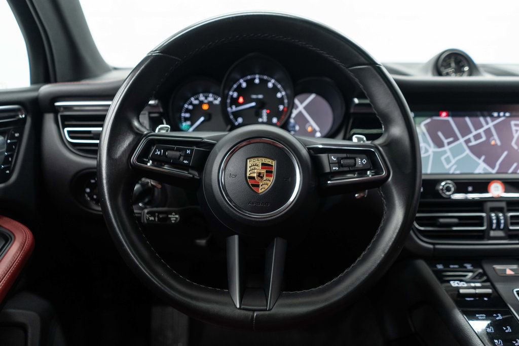 Used 2023 Porsche Macan image 17