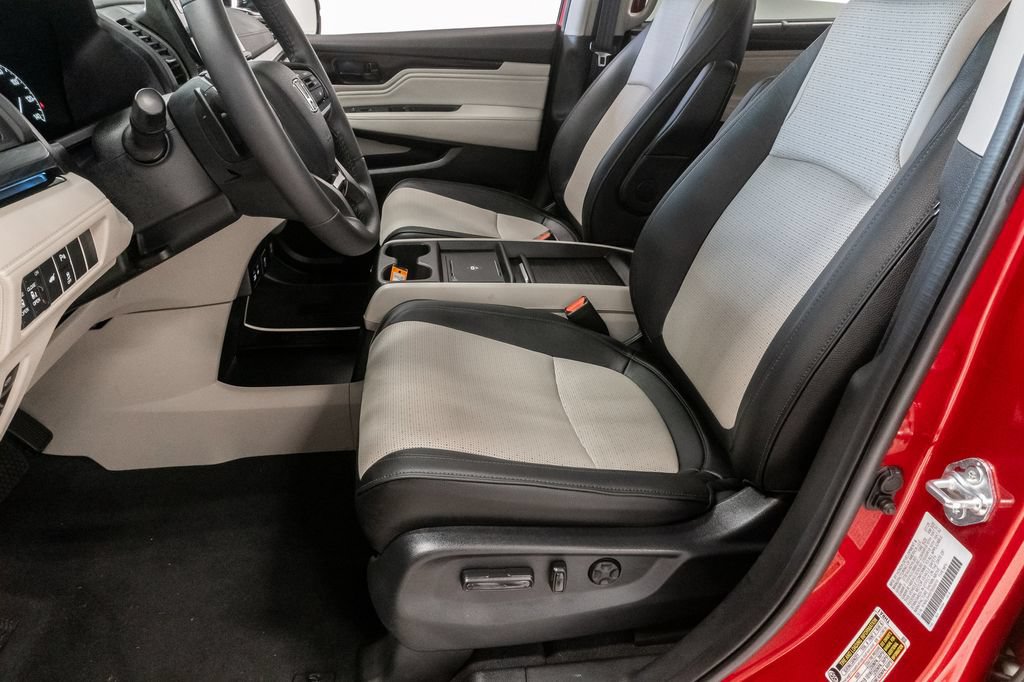 Used 2026 Honda Odyssey Elite image 11