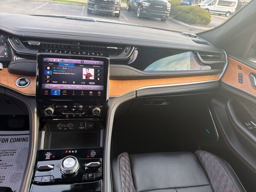 Used 2022 Jeep Grand Cherokee Summit AWD/4WD image 6