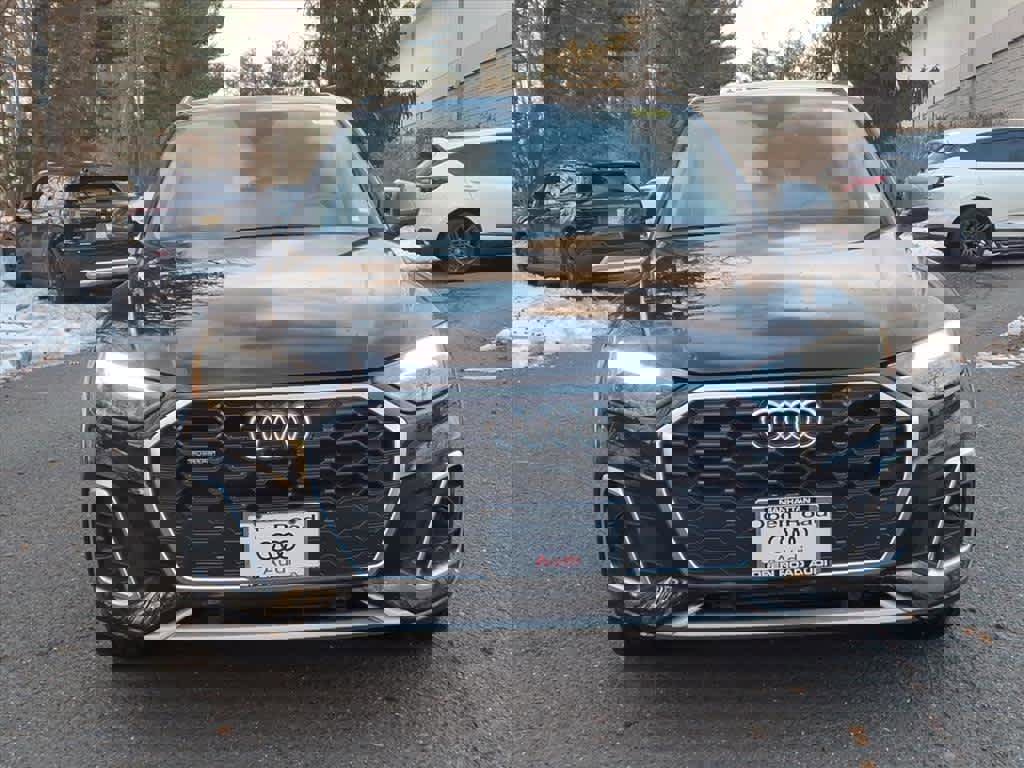 Used 2023 Audi Q5 2.0T Premium w/ Convenience Package image 2