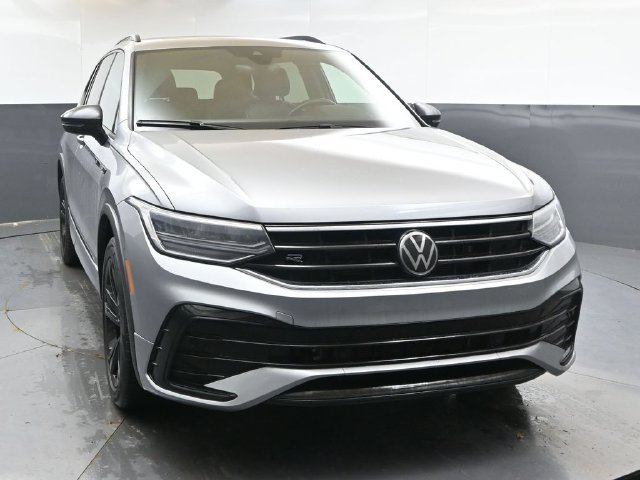 Used 2024 Volkswagen Tiguan SE R-Line AWD/4WD image 8