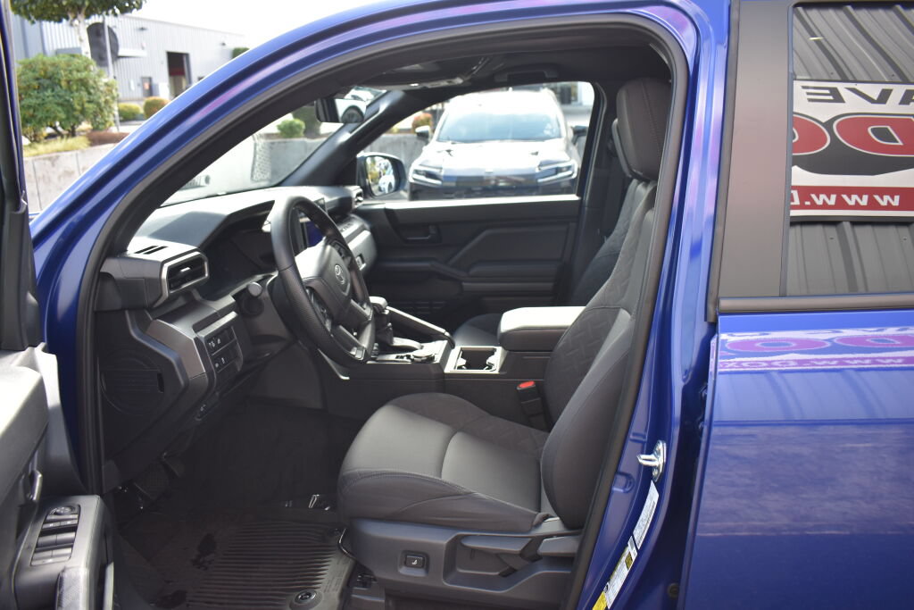 Certified 2025 Toyota Tacoma SR5 AWD/4WD image 18