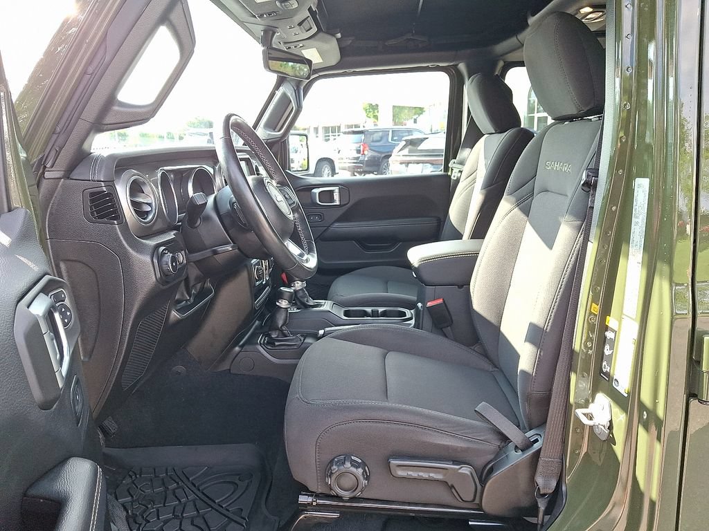 Used 2022 Jeep Wrangler Unlimited Sahara w/ Cold Weather Group AWD/4WD image 13