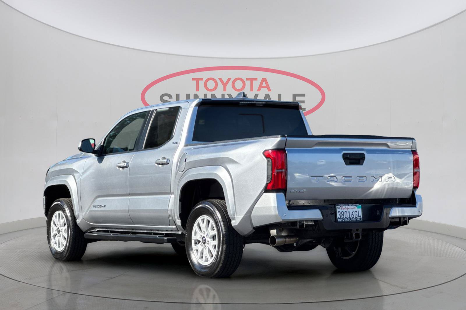Certified 2025 Toyota Tacoma SR5 w/ SR5 Upgrade Package AWD/4WD image 8