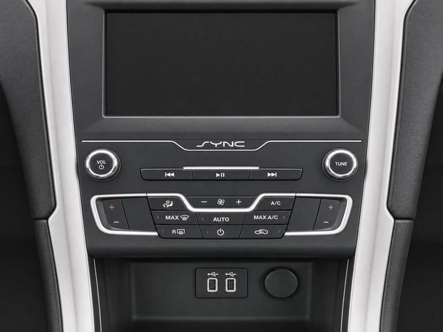 Used 2020 Ford Fusion SE FWD image 24