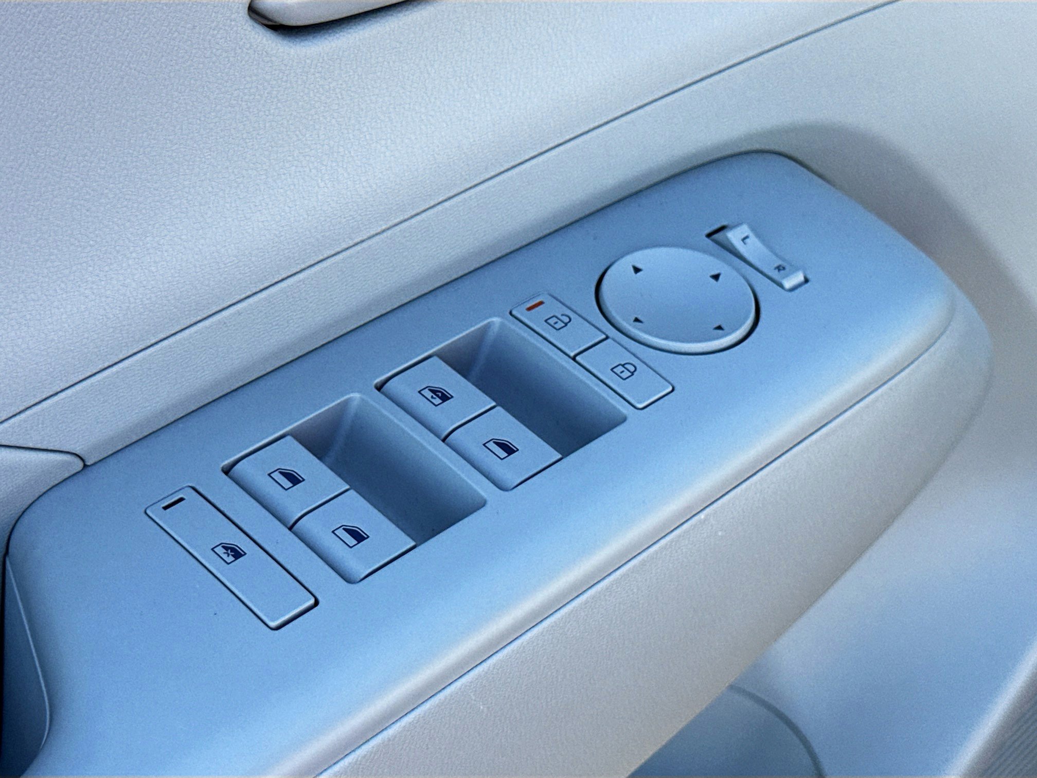 Certified 2025 Hyundai Kona SEL image 8