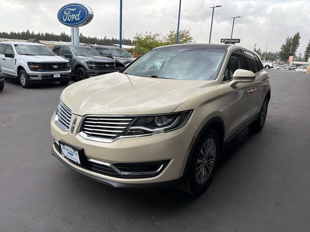 Used 2016 Lincoln MKX Select w/ Select Plus Package AWD/4WD image 3
