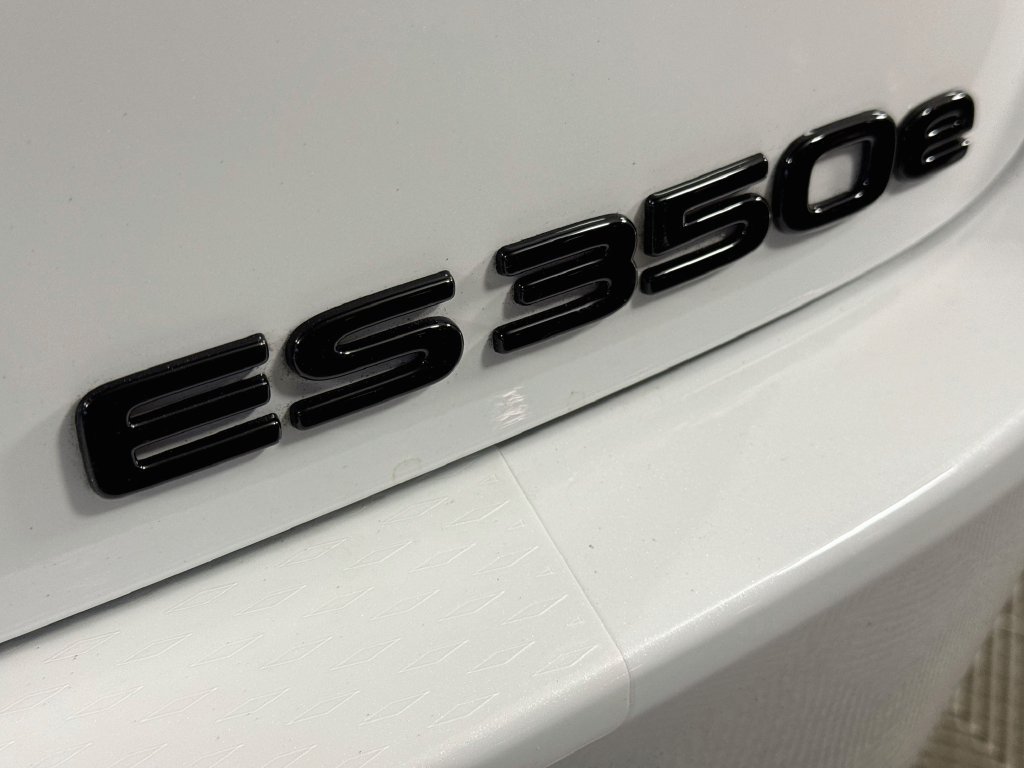 New 2026 Lexus ES 350e w/ Accessory Package (Z2) FWD image 22