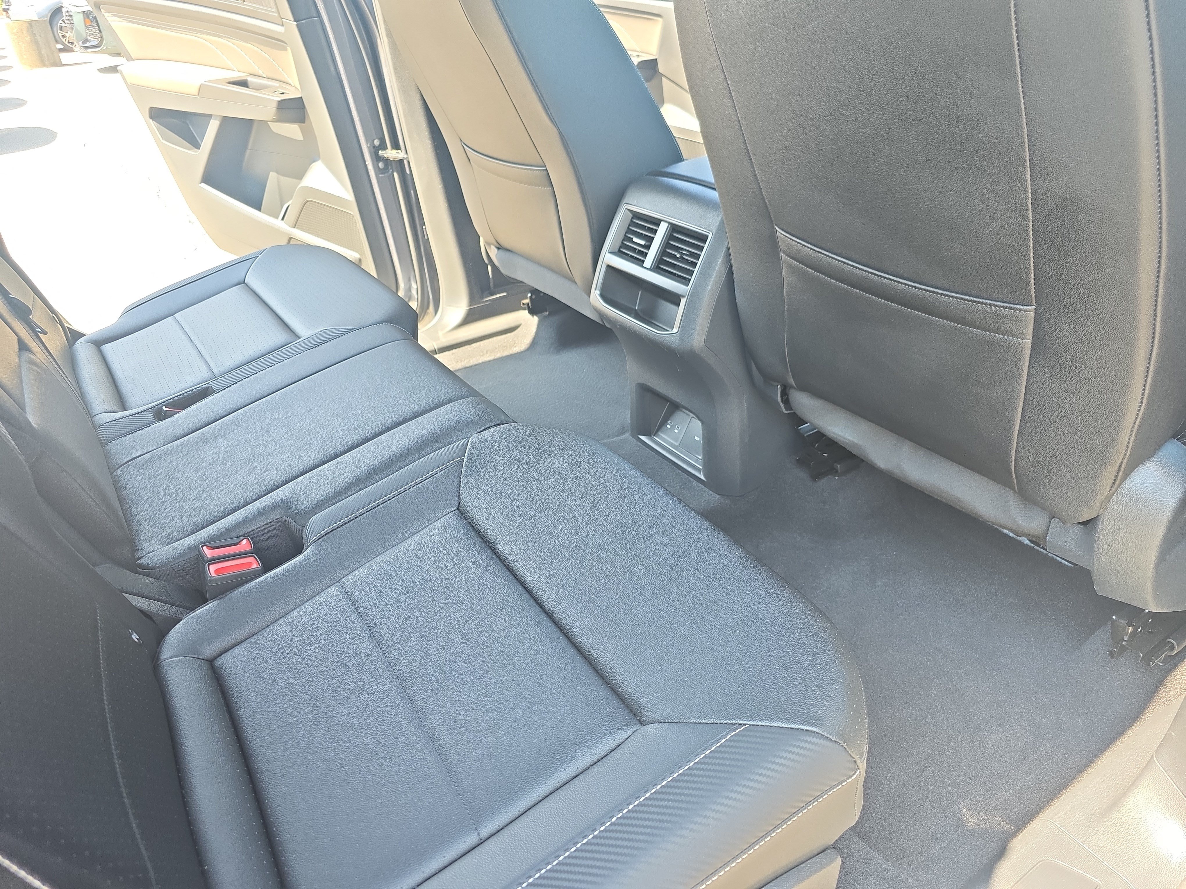 Used 2023 Volkswagen Atlas Cross Sport SE w/ Panoramic Sunroof Package FWD image 11