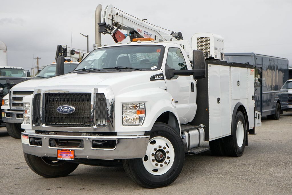 Used 2019 Ford F750 2WD Regular Cab Super Duty image 4