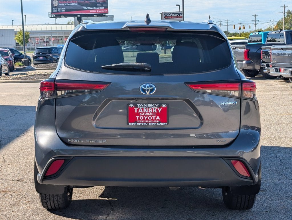 Certified 2022 Toyota Highlander XLE AWD/4WD image 6