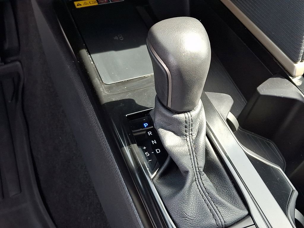Used 2025 Toyota Camry SE w/ Convenience Package FWD image 15
