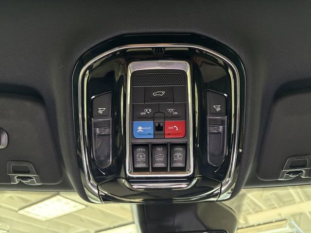 Used 2023 Jeep Grand Cherokee Overland image 48