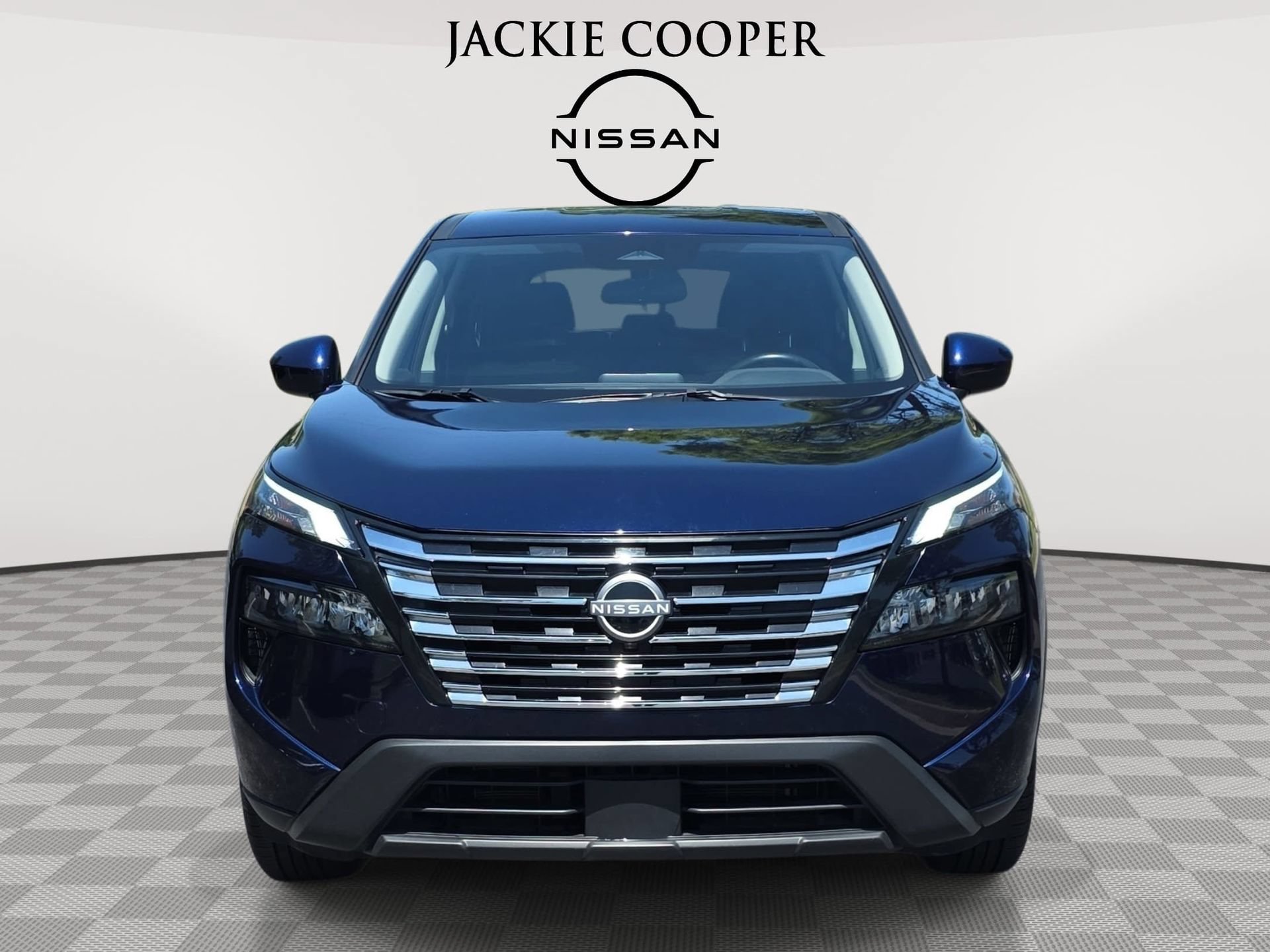 Used 2025 Nissan Rogue SV FWD image 2