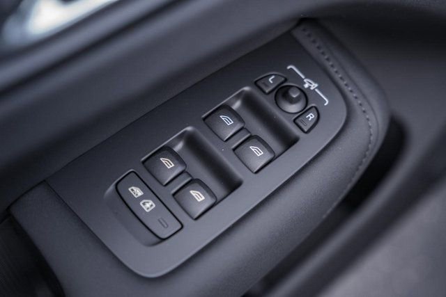 New 2026 Volvo XC60 B5 Plus w/ Protection Package Premier image 38