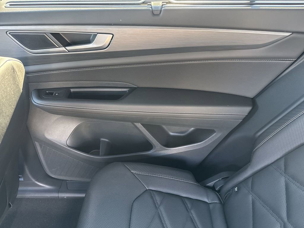 Used 2025 Volkswagen Atlas Cross Sport SE w/ Black Wheel Package image 25