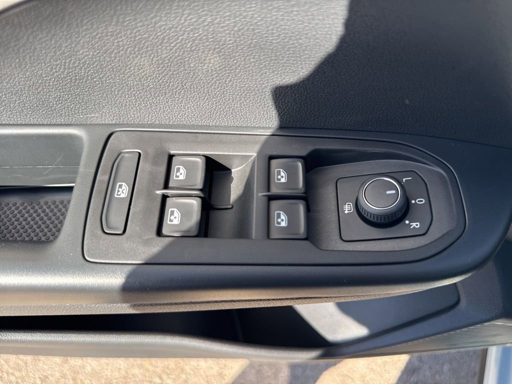 New 2025 Volkswagen Taos SE image 17