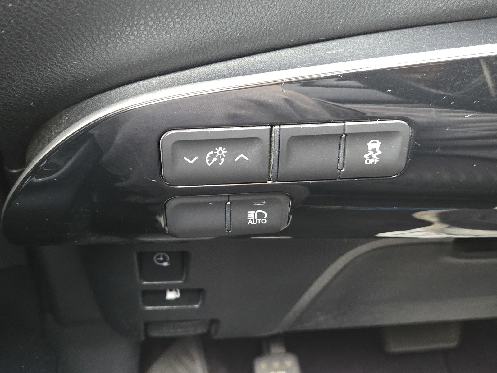 Used 2017 Toyota Prius Prime Premium image 24