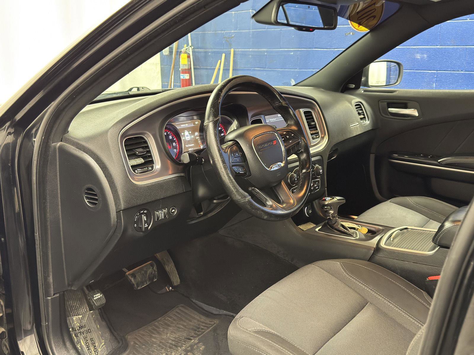 Used 2019 Dodge Charger SXT image 18