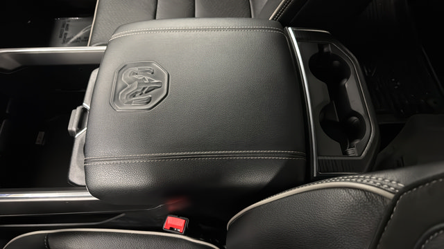 Used 2024 RAM 1500 Laramie AWD/4WD image 18