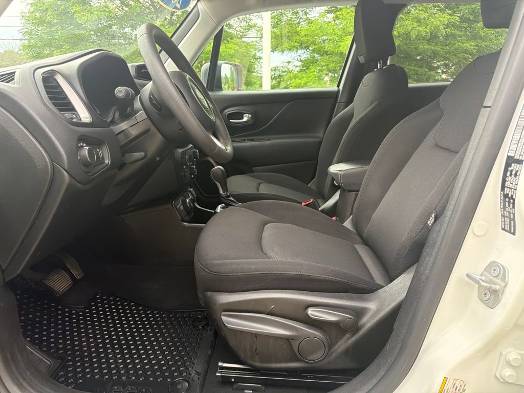 Used 2023 Jeep Renegade Latitude AWD/4WD image 22