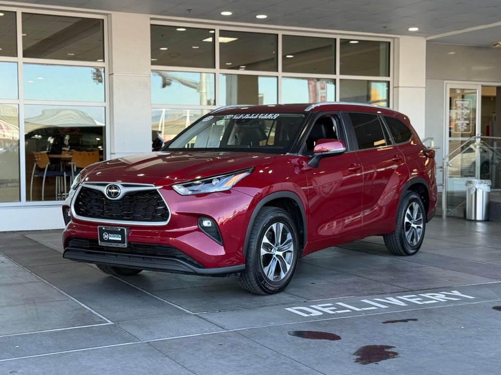 Certified 2023 Toyota Highlander XLE image 2