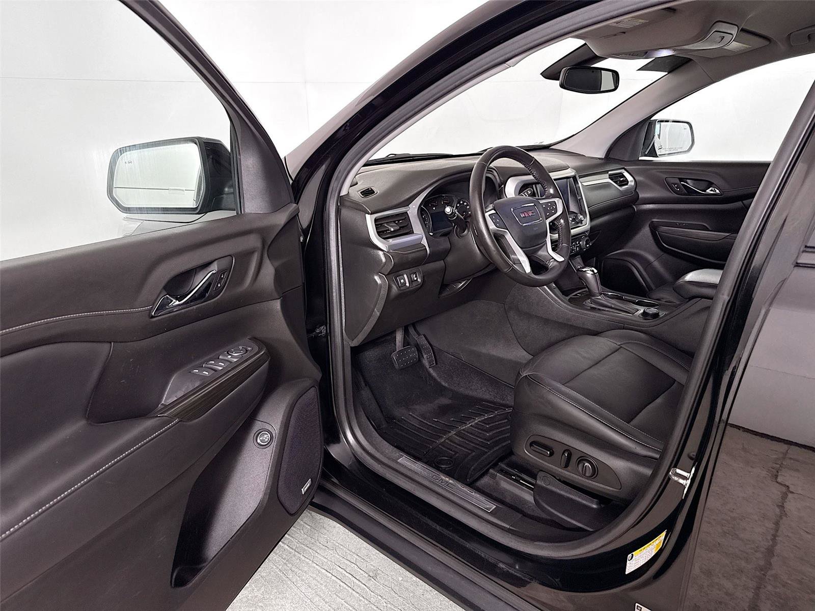 Used 2019 GMC Acadia SLT w/ Black Edition AWD/4WD image 3