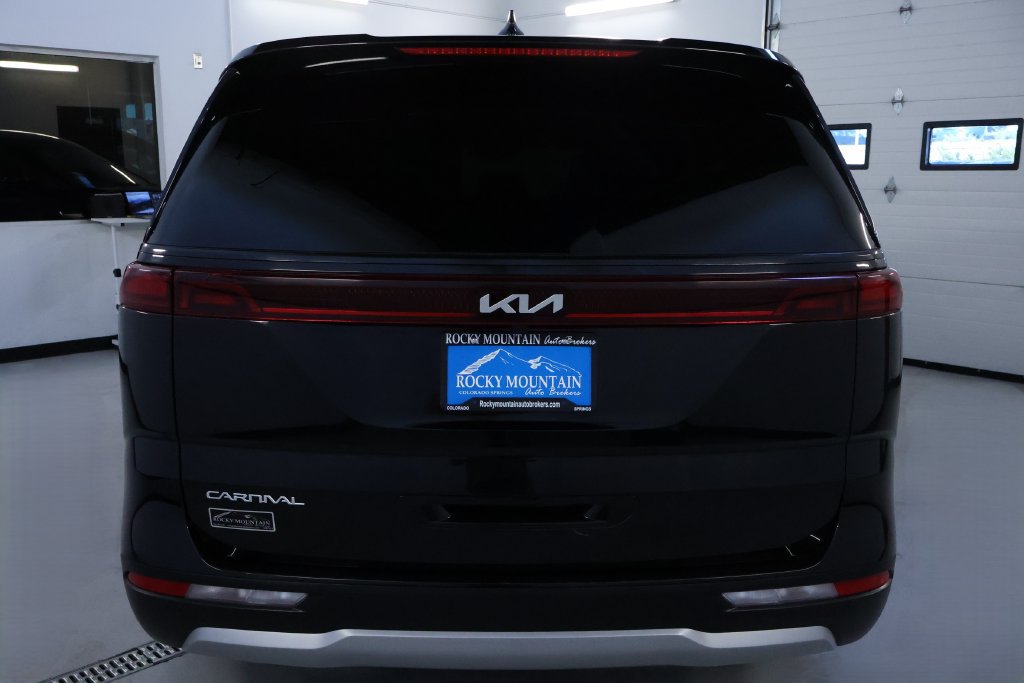 Used 2024 Kia Carnival LX FWD image 6