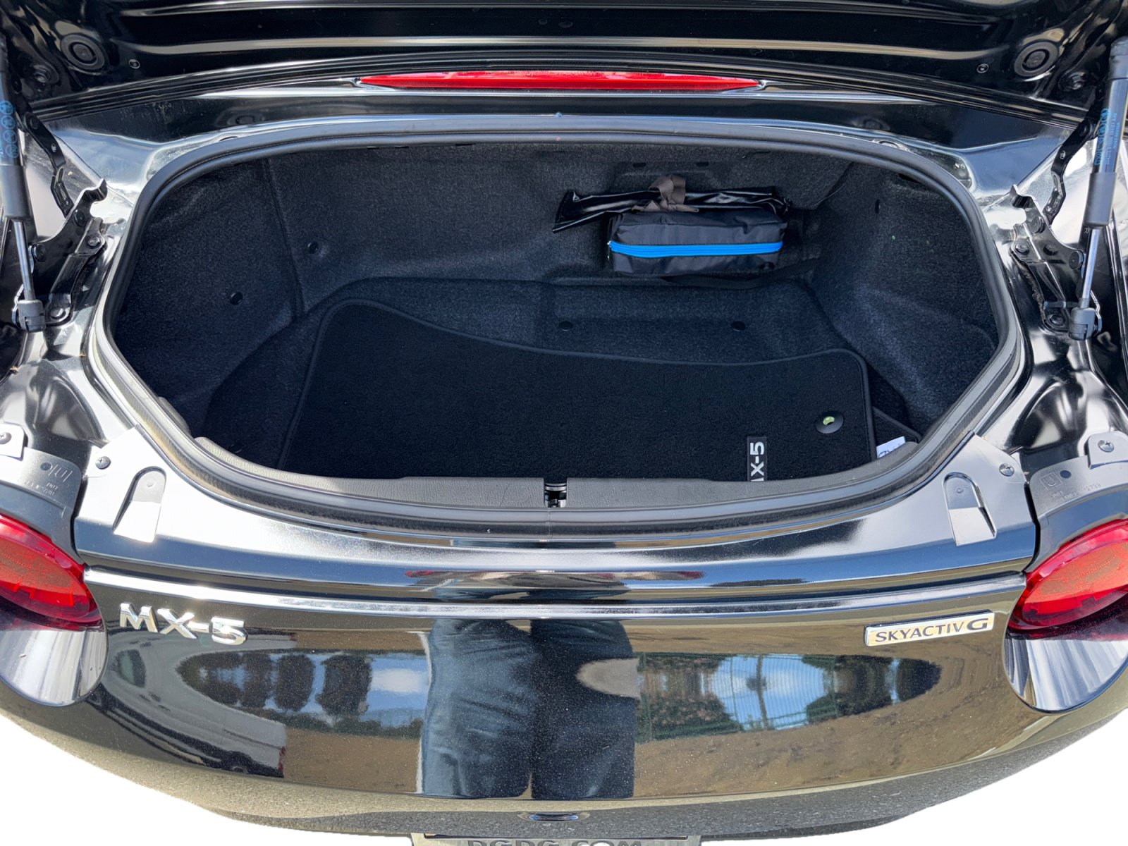 Used 2022 MAZDA MX-5 Miata Sport RWD image 16