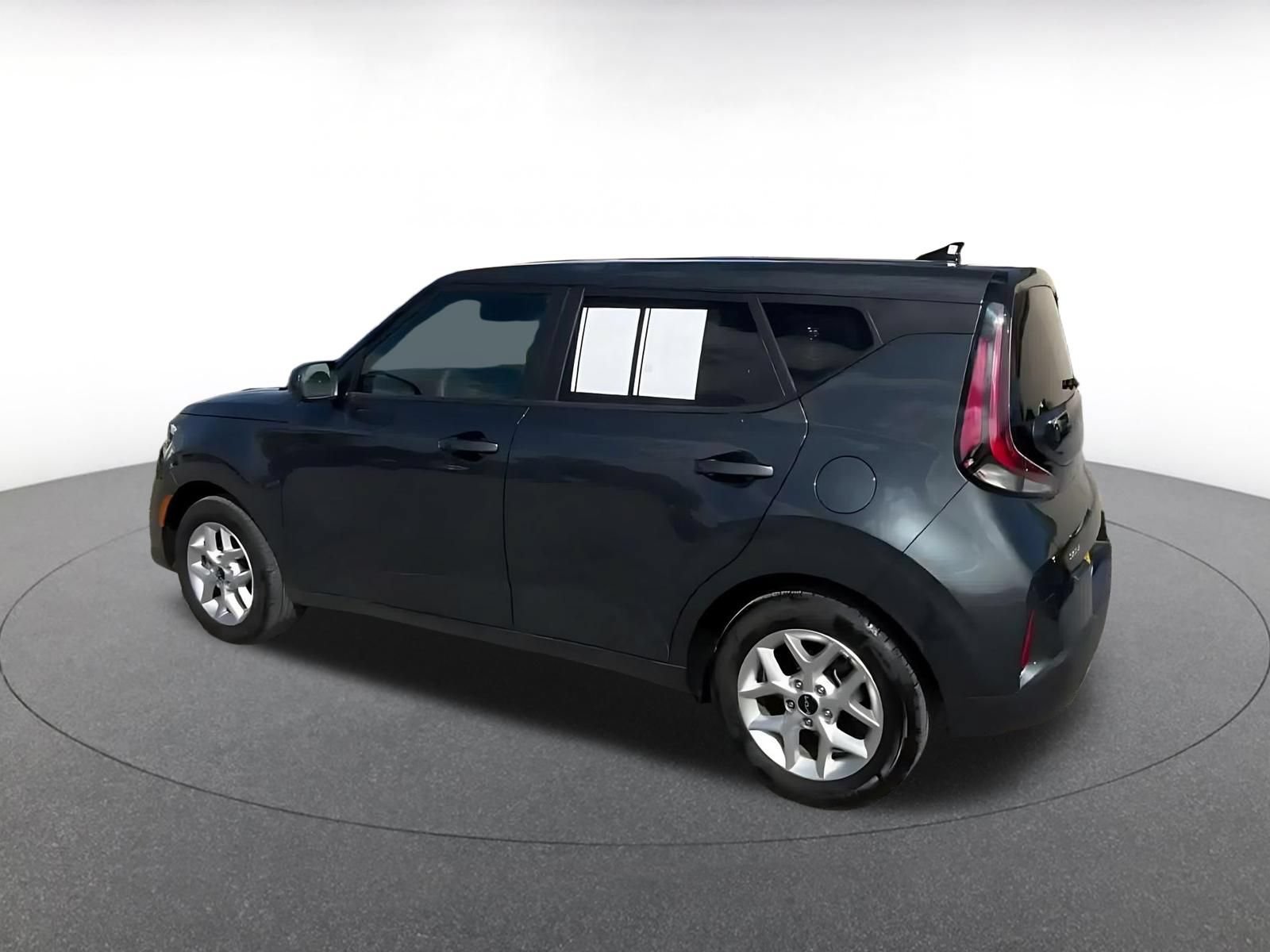 Used 2025 Kia Soul LX w/ LX Technology Package FWD image 9