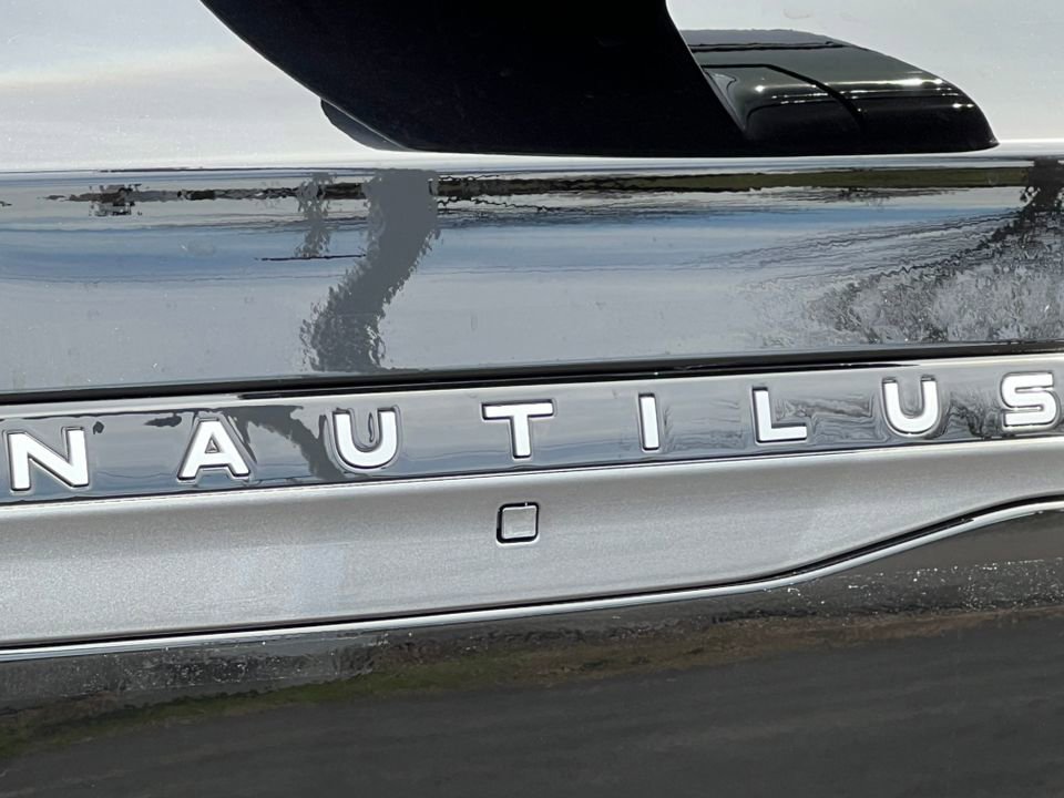 New 2026 Lincoln Nautilus Reserve w/ Jet Appearance Package AWD/4WD image 2