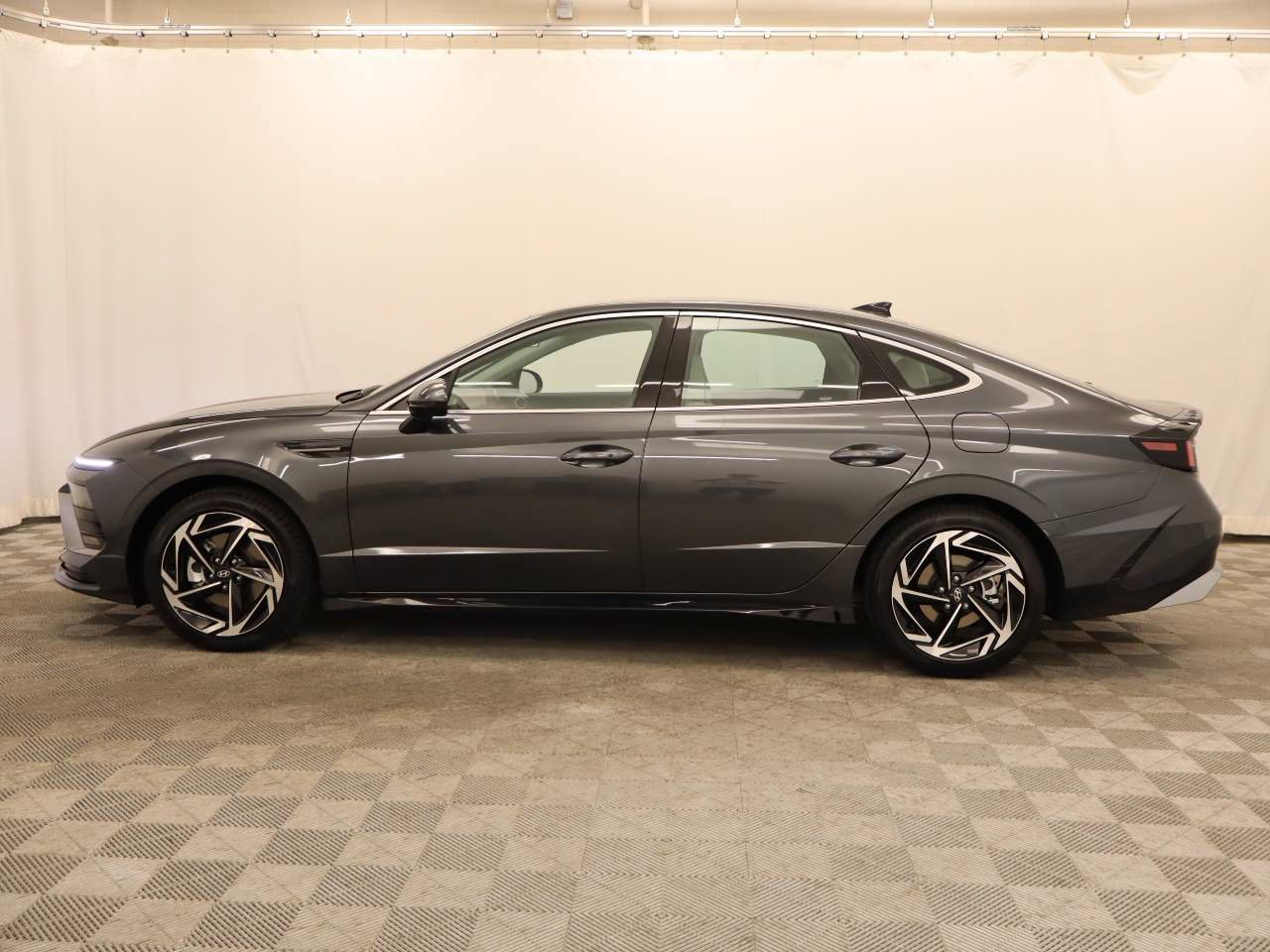 New 2026 Hyundai Sonata SEL FWD image 2