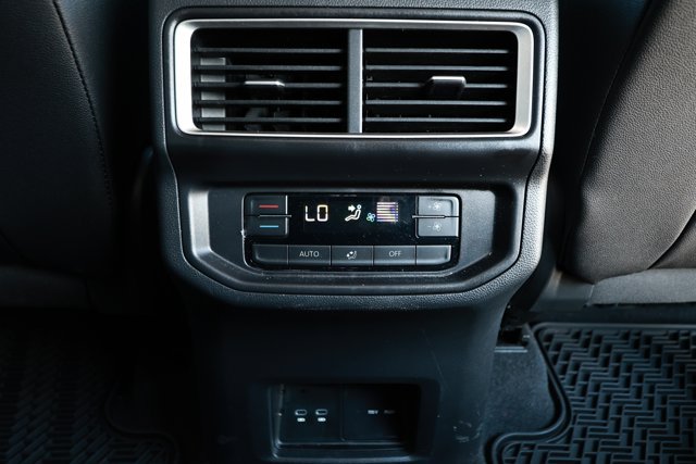 Used 2025 Volkswagen Atlas SE w/ Black Wheel Package FWD image 28
