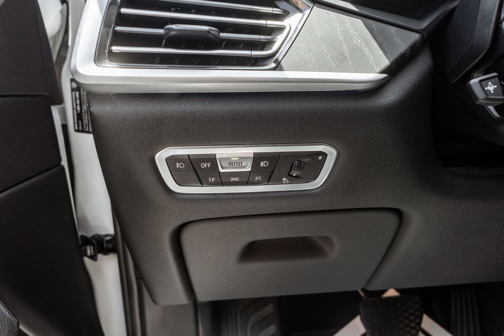 Used 2022 BMW X7 xDrive40i w/ Executive Package AWD/4WD image 18